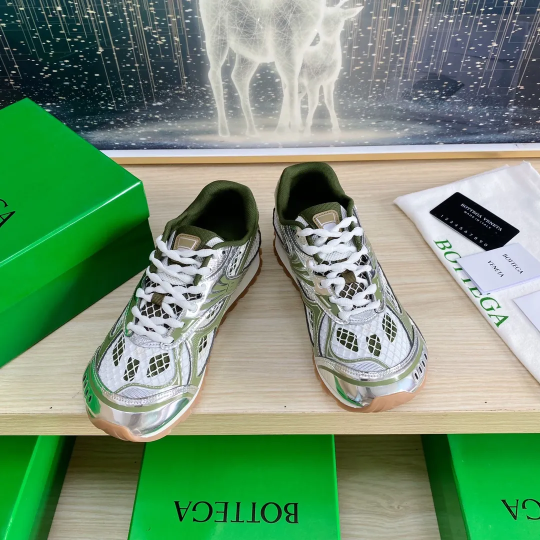 p620🐮🐮High-end version, the original 1:1 couple style new model is on the shelves🔥BV Orbit sneakers Wang Yibo's same style couple's Dad Runner sneakers, made of lightweight technical mesh fabric. Features a geometric patterned rubber outsole. The outsole is made of color-blocked TPU outsole. Size: women’s shoes 35-40, men’s shoes 39-45.